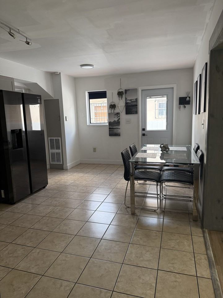 3623 Sw 15th St #NA - Photo 7 of 11