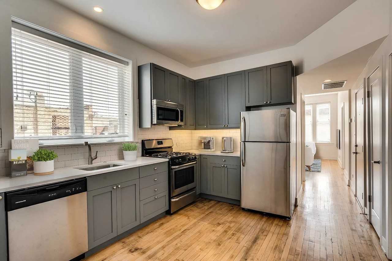 2060 N Damen Ave #3E - Photo 3 of 10