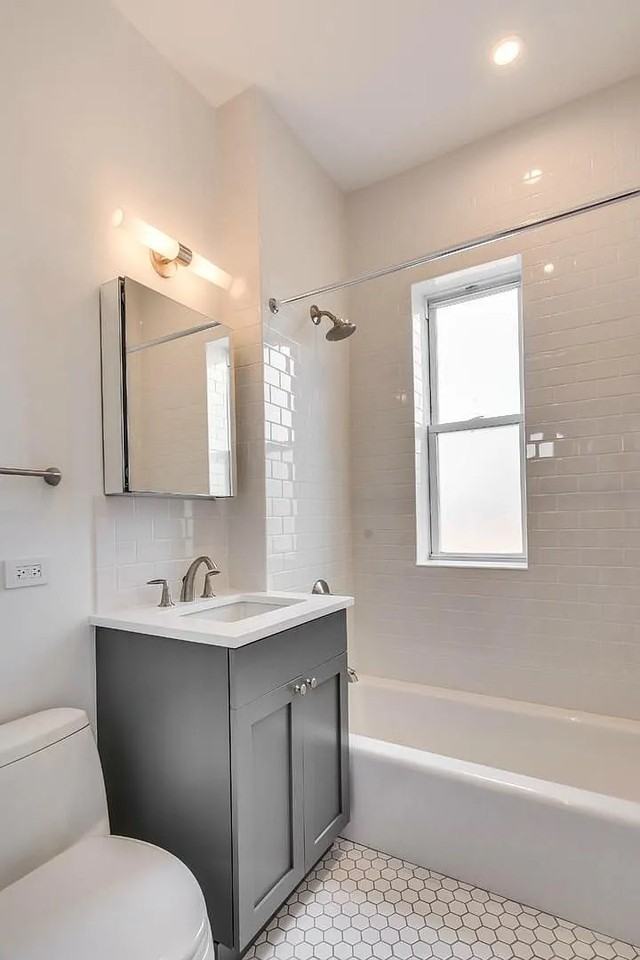 2060 N Damen Ave #3E - Photo 6 of 10