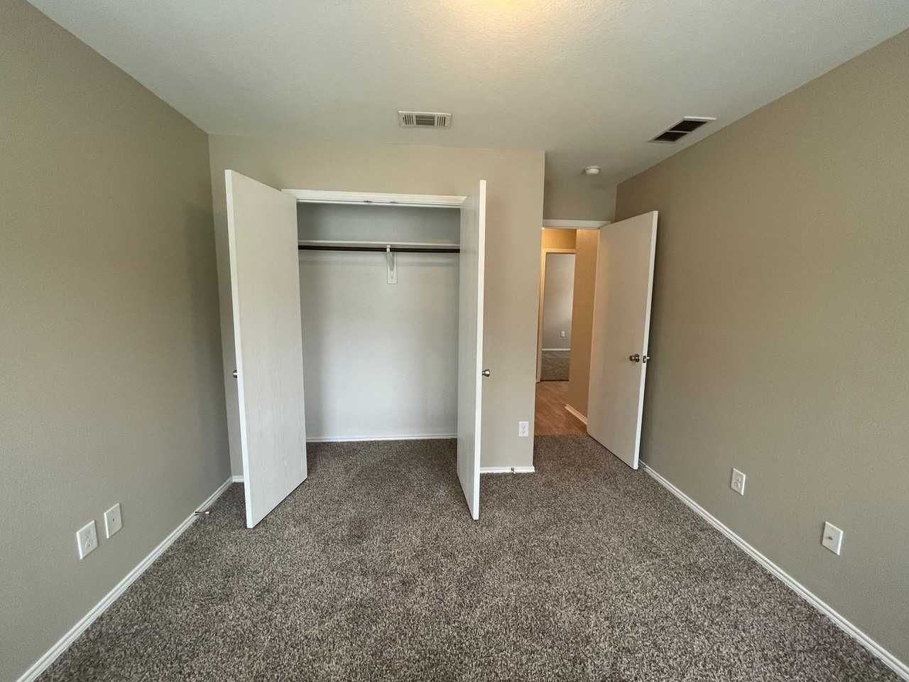 2201 Sims Dr - Photo 3 of 29