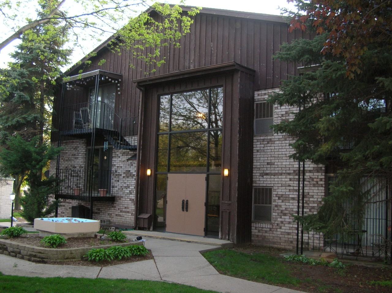 10333 W North Ave #UPPER