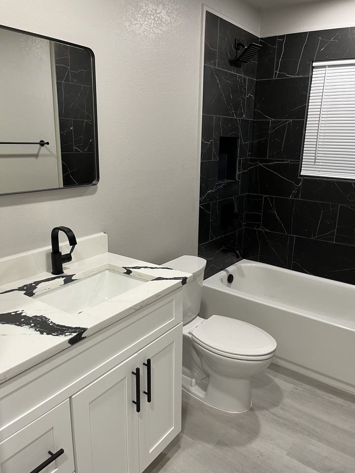 2925 N Travis St #NA - Photo 2 of 8