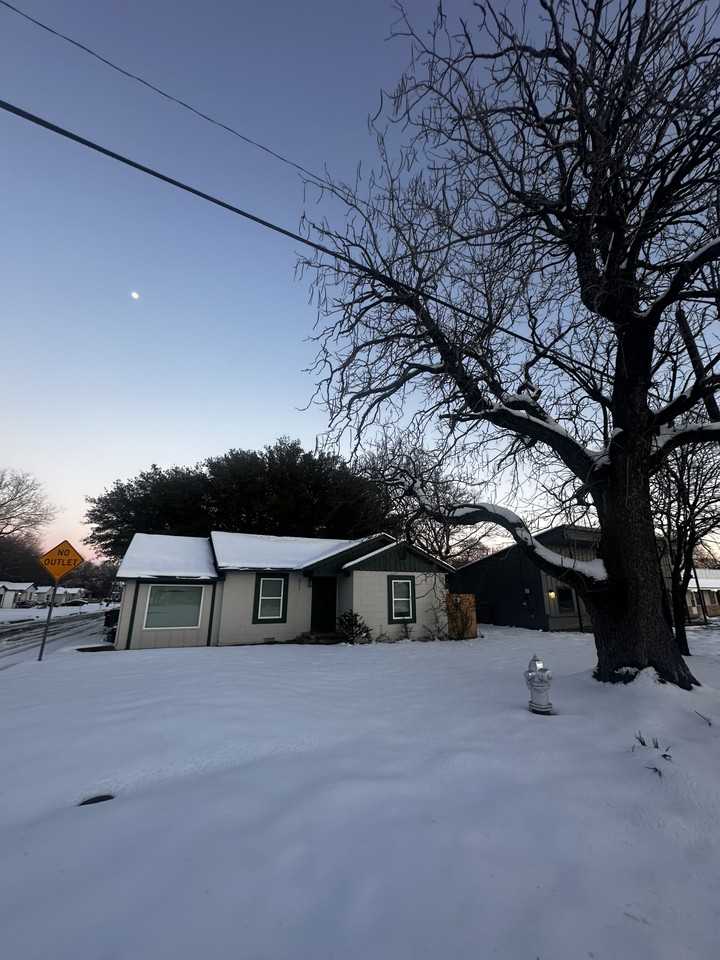 2925 N Travis St #NA - Photo 5 of 8