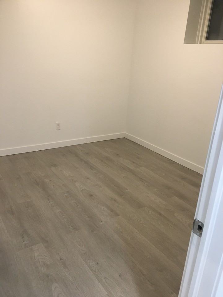 425 Prince of Wales Drive - Photo 4 of 15