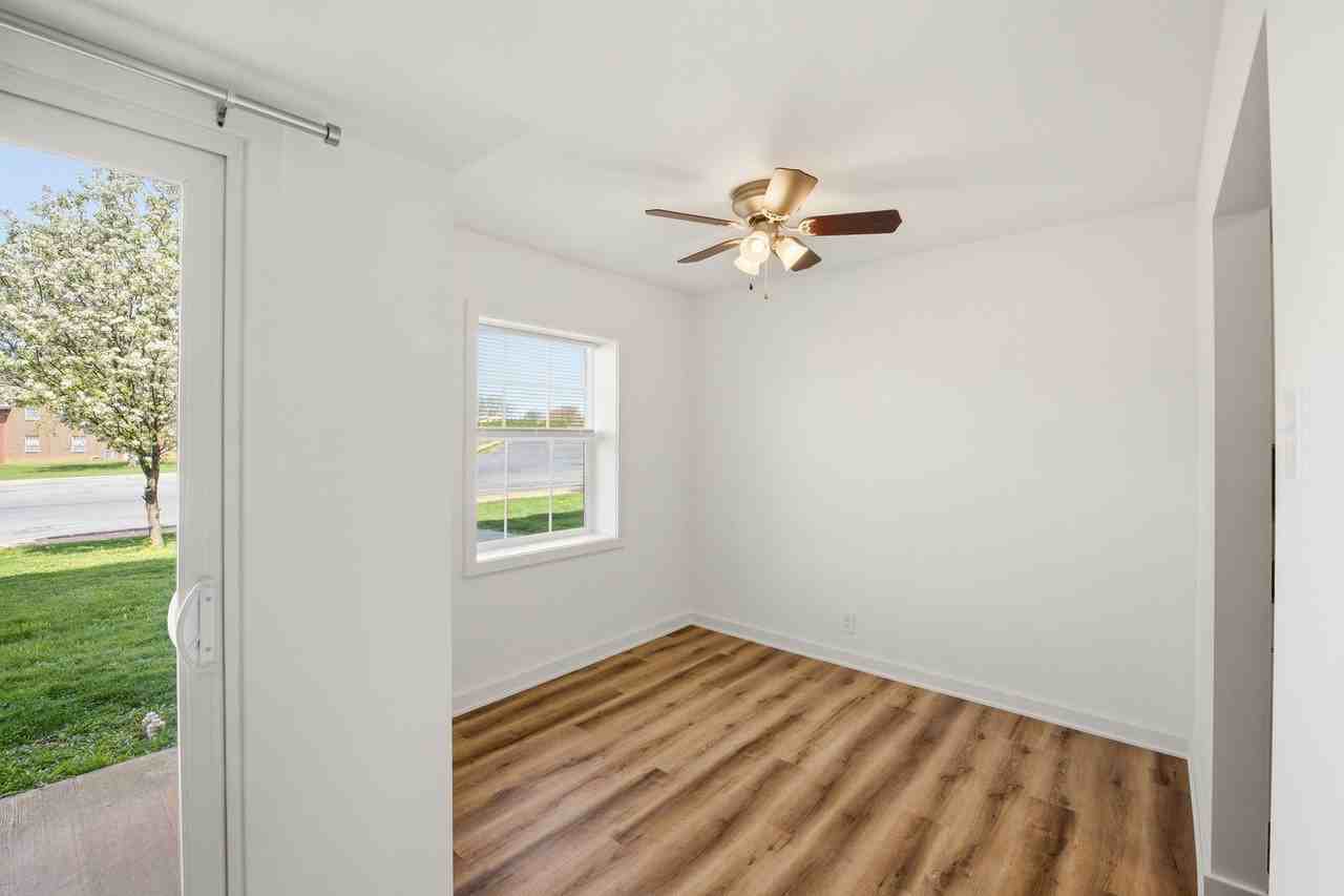 Summit Square Apartments - Photo 7 of 50