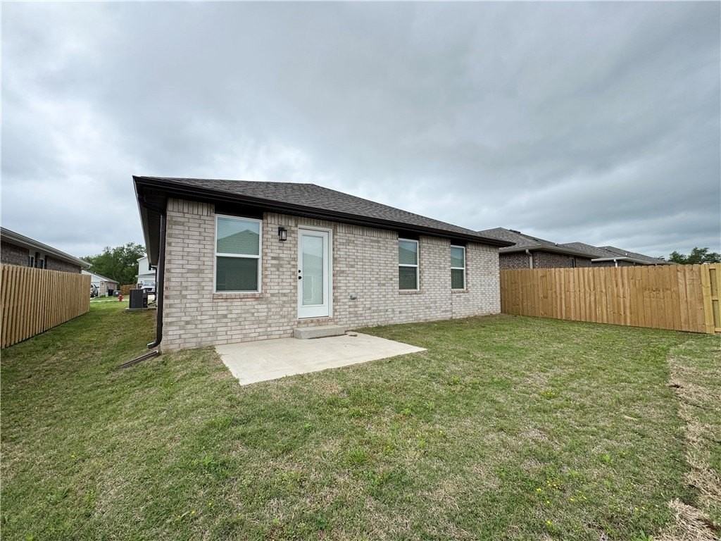 681 Kendra St - Photo 3 of 21