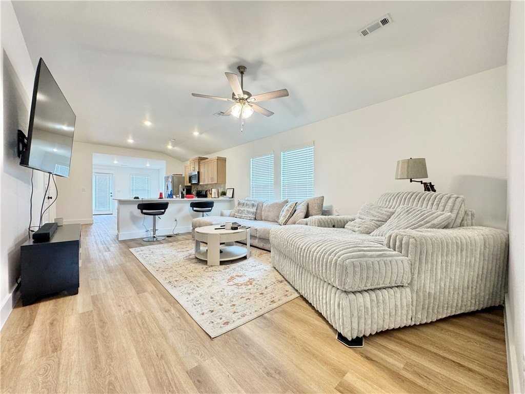 681 Kendra St - Photo 4 of 21