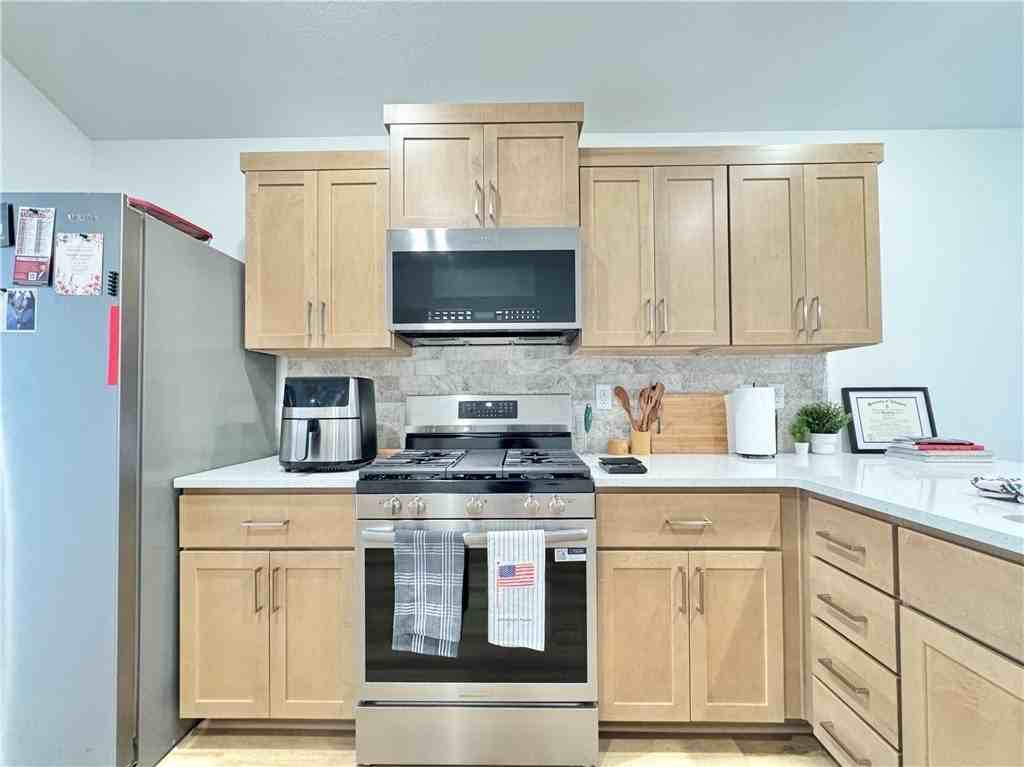 681 Kendra St - Photo 6 of 21