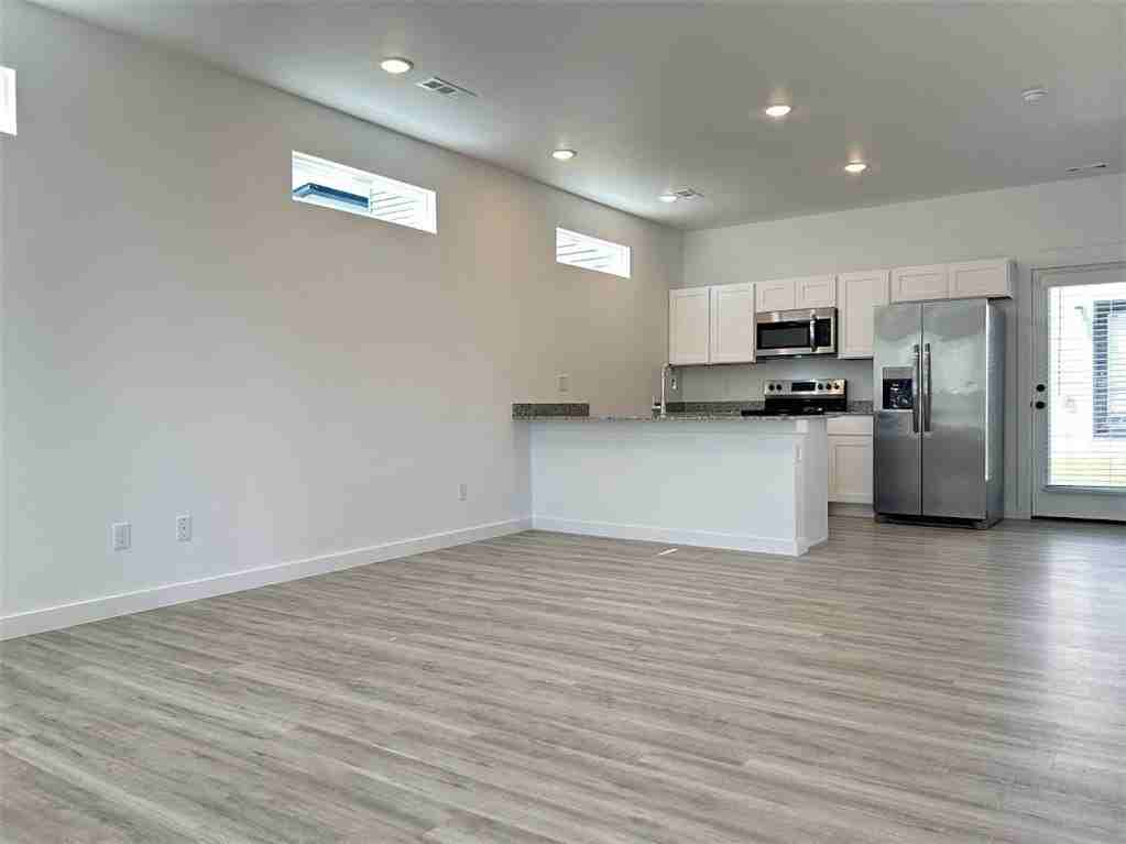 960 Ventnor Ave - Photo 3 of 16