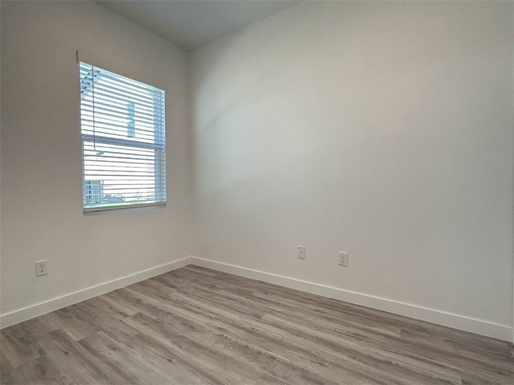 960 Ventnor Ave - Photo 7 of 16