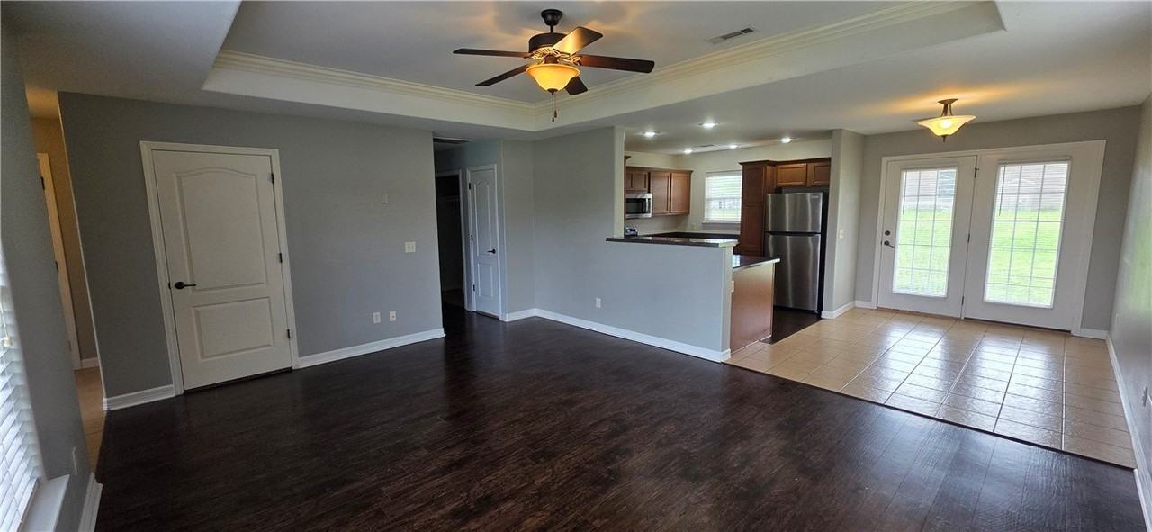 1441 Colonel Hawthorne Dr - Photo 2 of 7