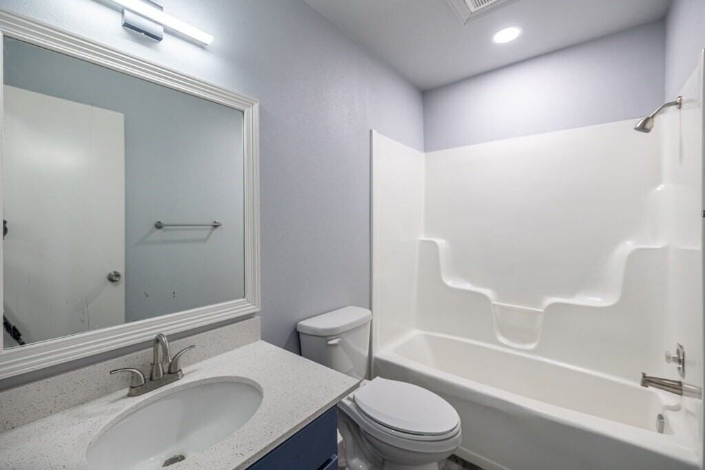 1701 N Lewis Ave #1 - Photo 7 of 16