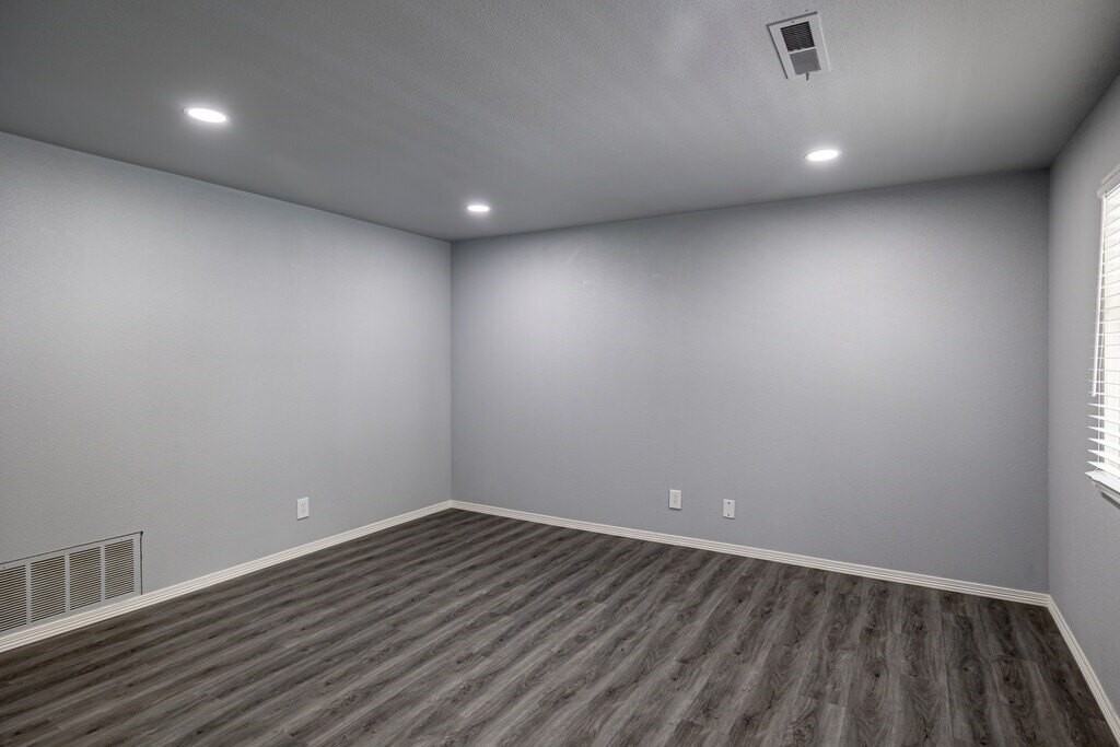 1701 N Lewis Ave #20 - Photo 5 of 16