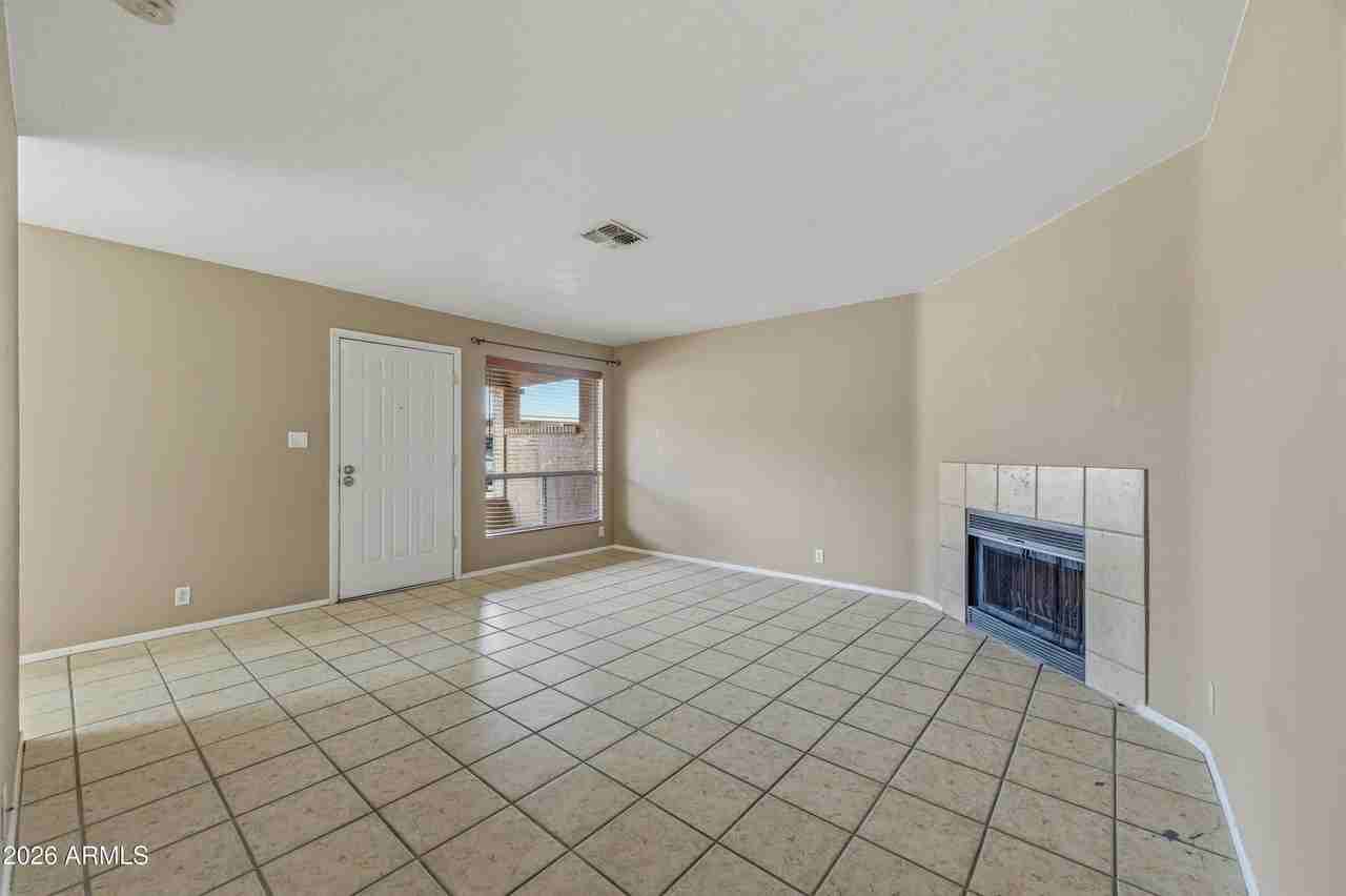 501 W Yukon Dr #4 - Photo 5 of 28