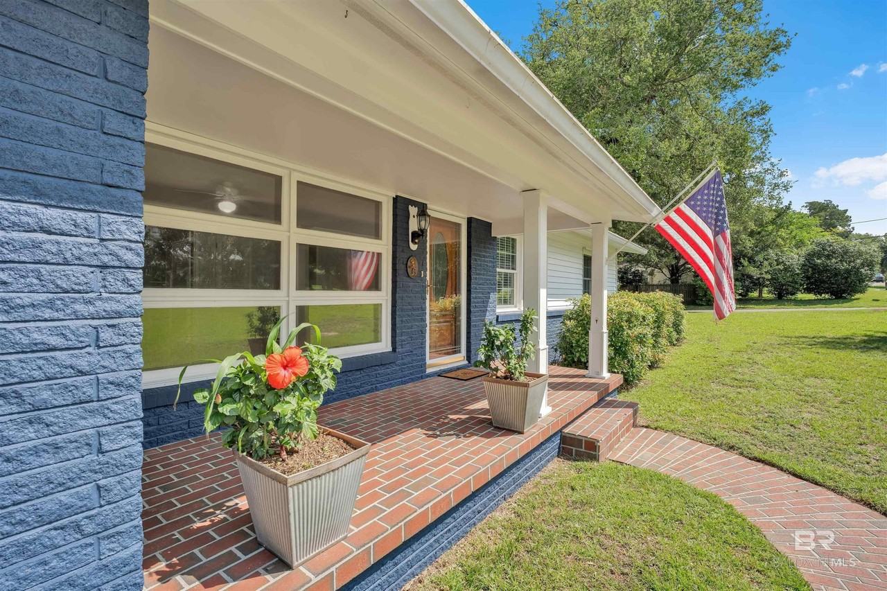 252 S Bayview St - Photo 2 of 19