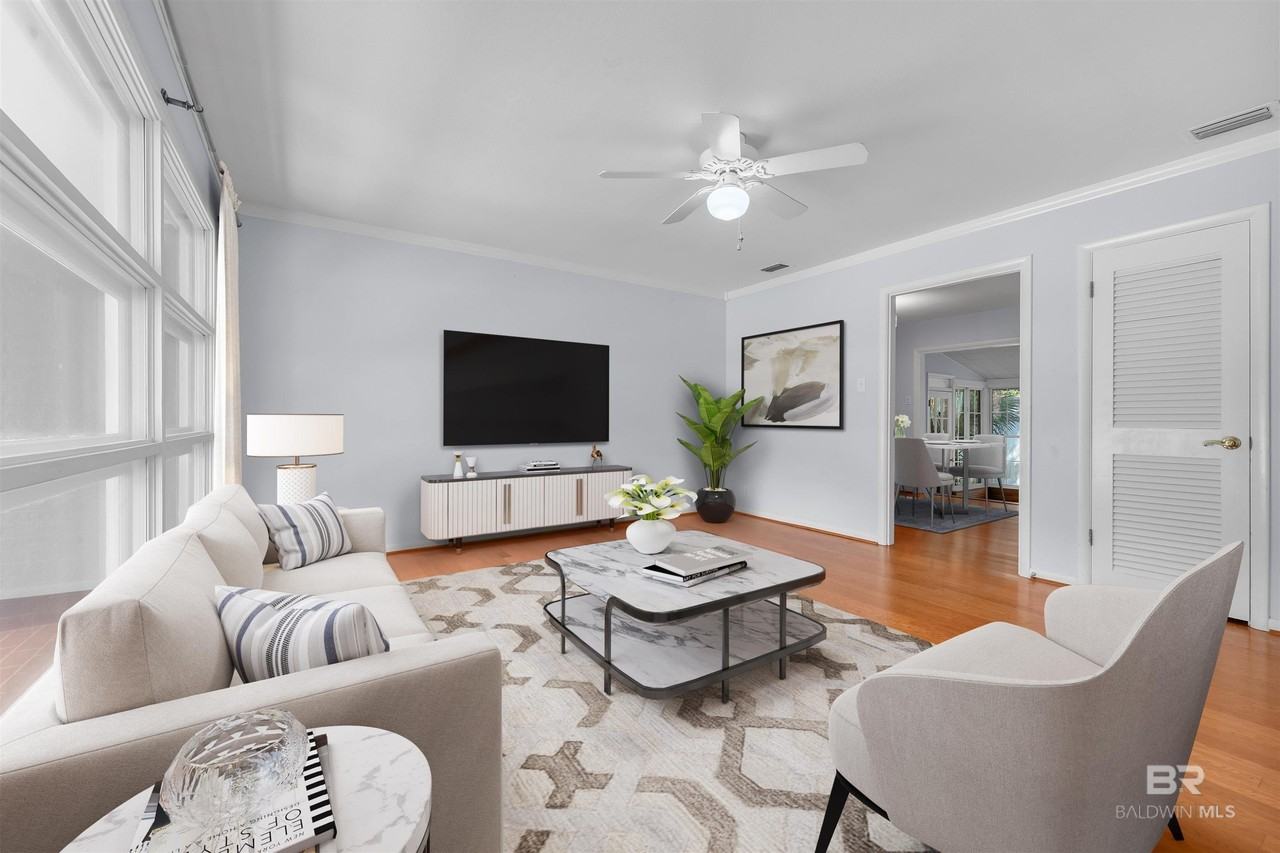 252 S Bayview St - Photo 3 of 19