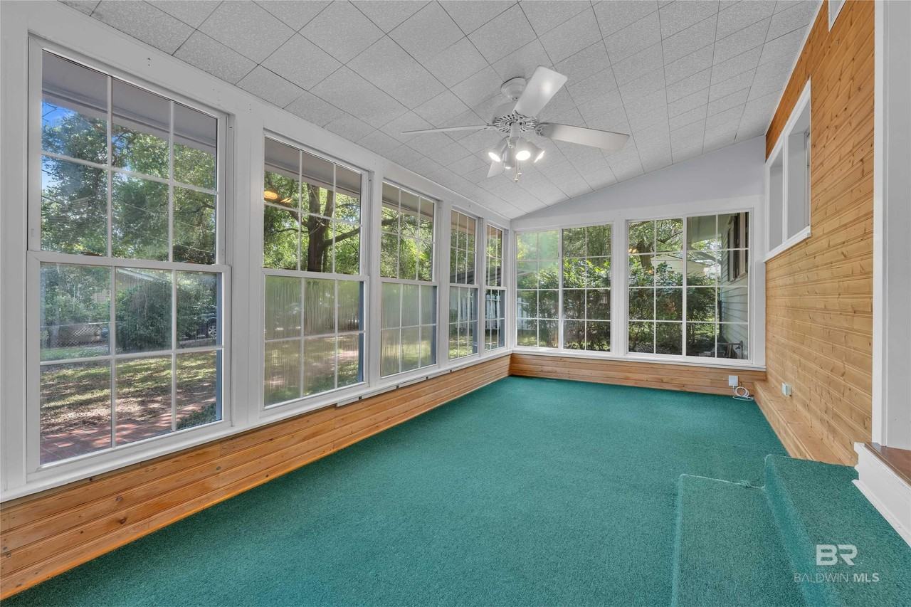 252 S Bayview St - Photo 7 of 19