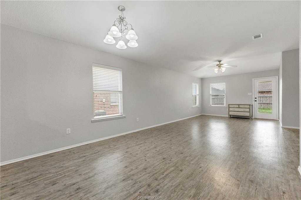 934 Whitewing Ln - Photo 2 of 16