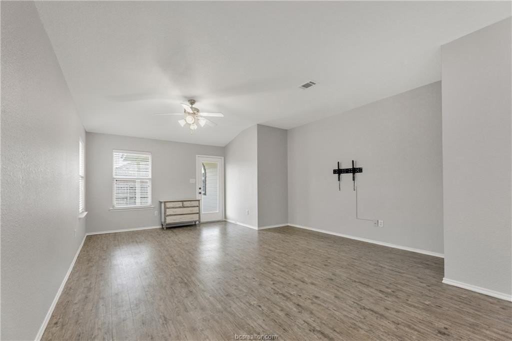 934 Whitewing Ln - Photo 3 of 16