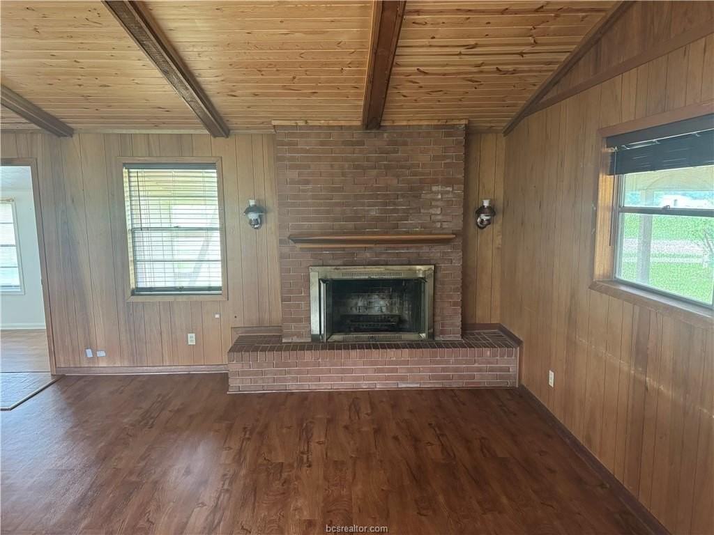 1063 Bowman Ln - Photo 2 of 20