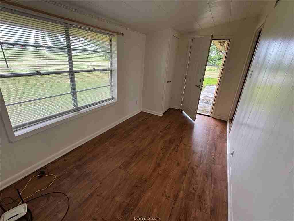 1063 Bowman Ln - Photo 4 of 20