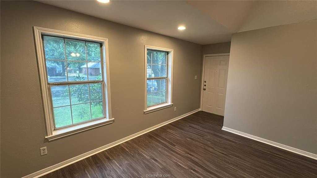 907 Azalea Ct #A - Photo 2 of 6