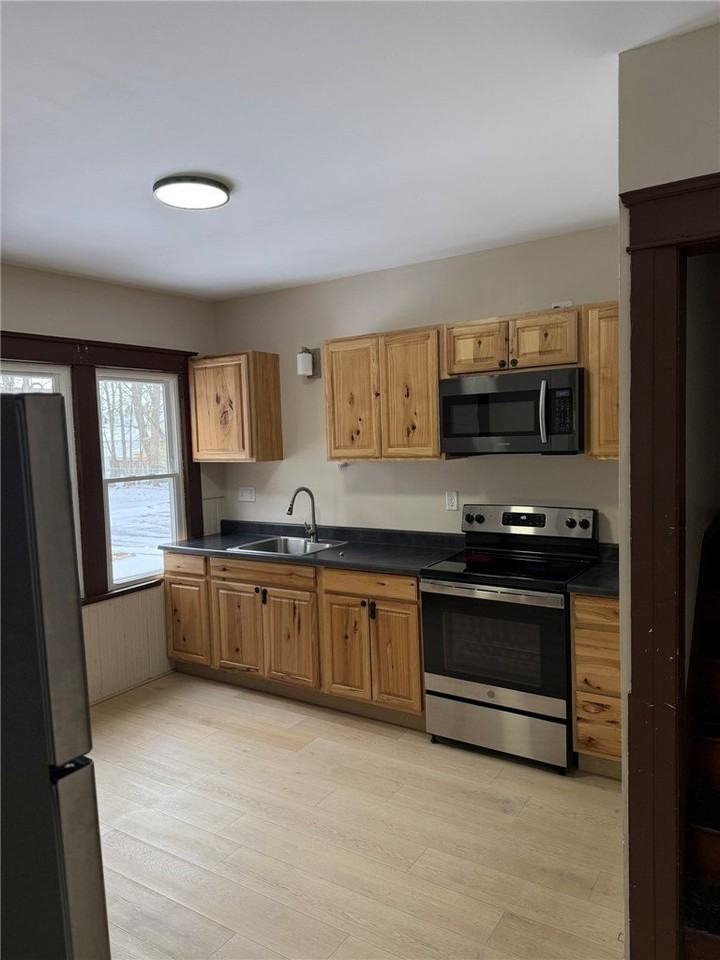 414 Walnut St - Photo 3 of 24