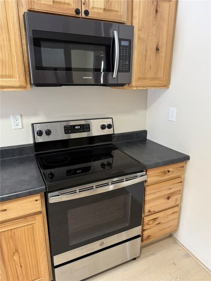 414 Walnut St - Photo 4 of 24