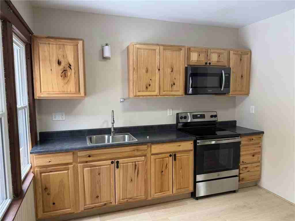 414 Walnut St - Photo 5 of 24