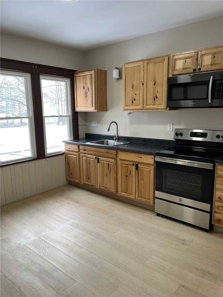 414 Walnut St - Photo 6 of 24