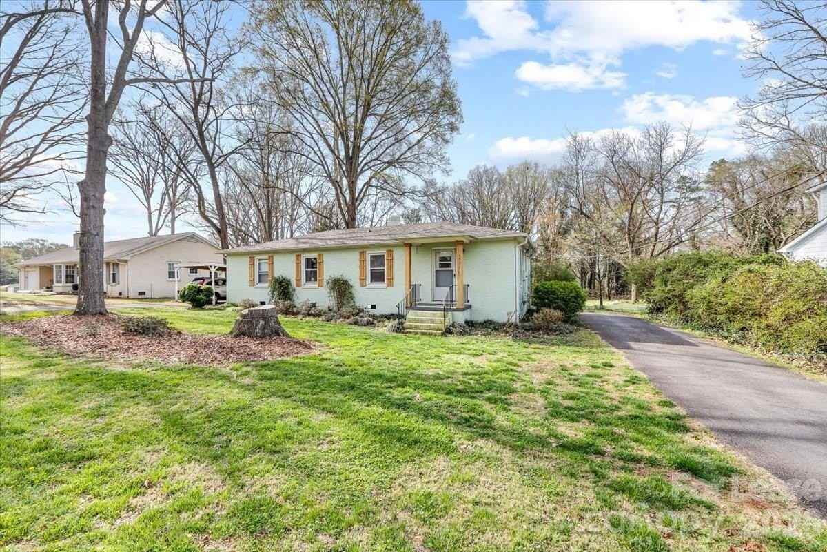 5711 Oak Dr - Photo 2 of 22