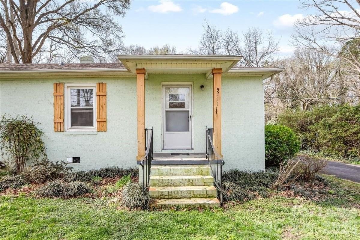 5711 Oak Dr - Photo 4 of 22