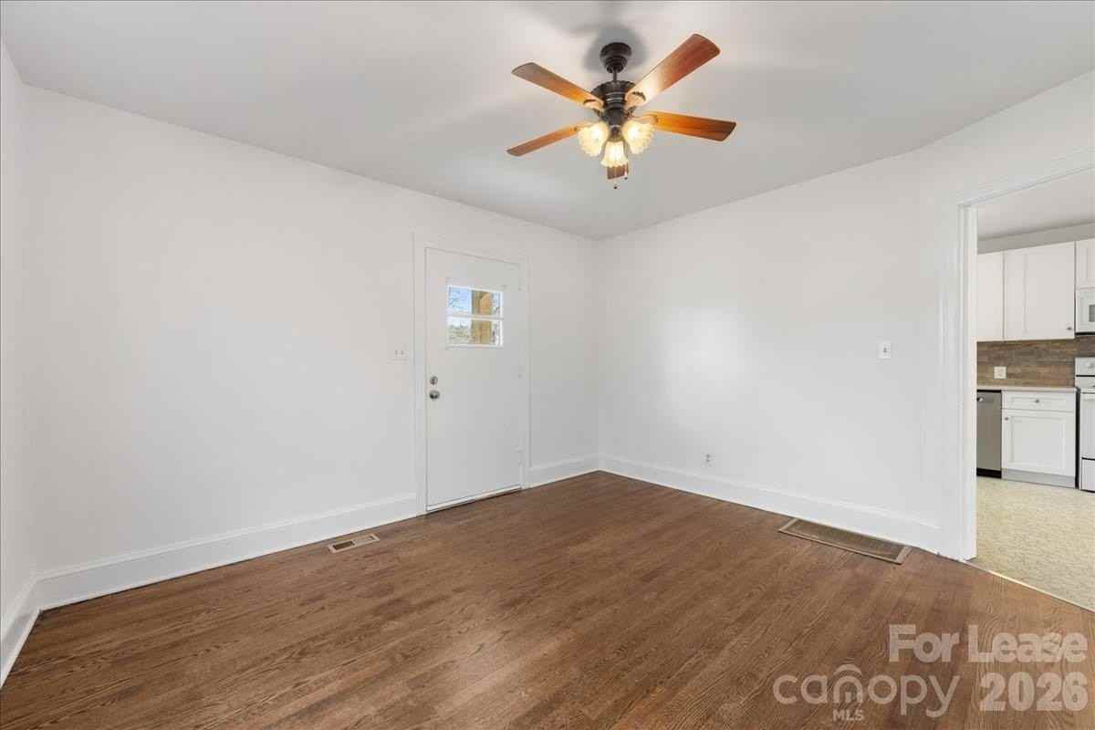 5711 Oak Dr - Photo 6 of 22