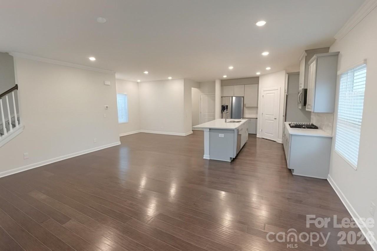 826 Windage Way - Photo 3 of 32