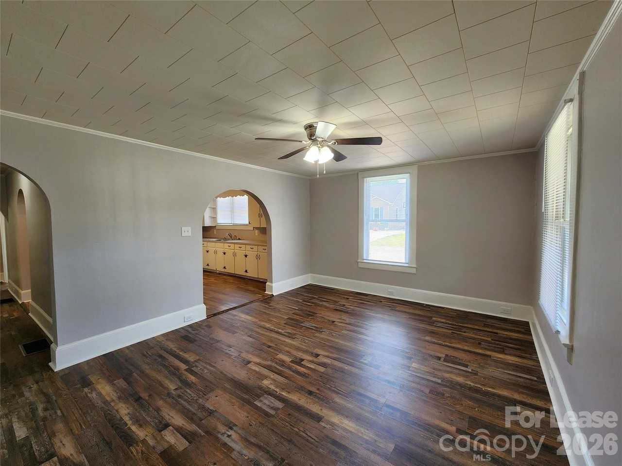 127 Poplar St - Photo 2 of 21