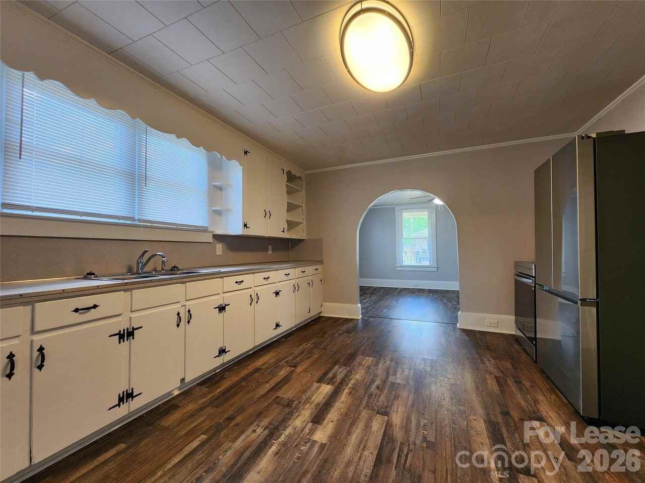 127 Poplar St - Photo 4 of 21