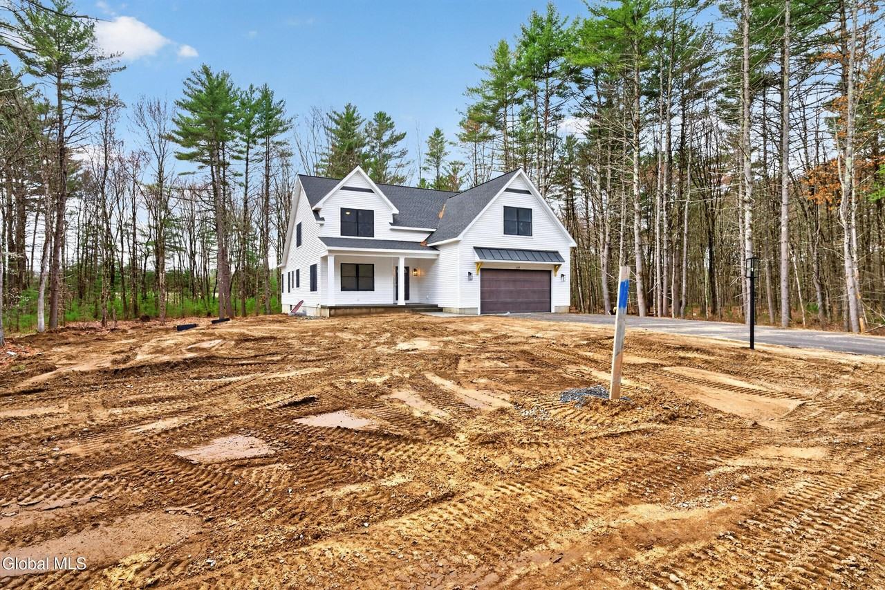 622 Acland Blvd - Photo 4 of 50