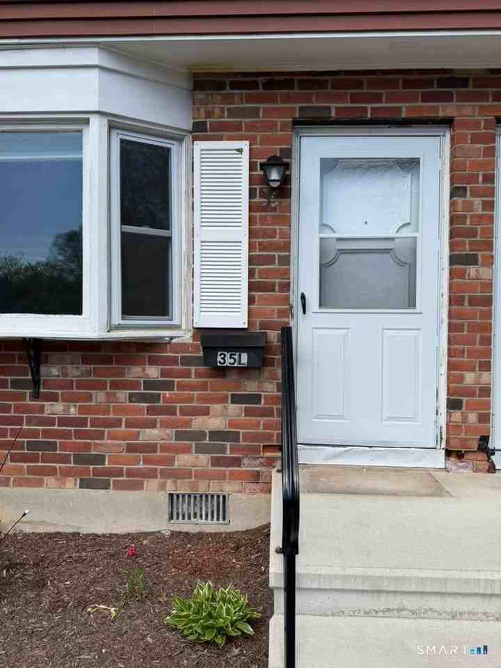 35 Leslie Rd #L - Photo 2 of 28