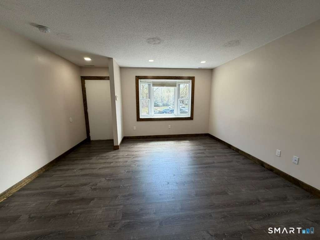 35 Leslie Rd #L - Photo 3 of 28