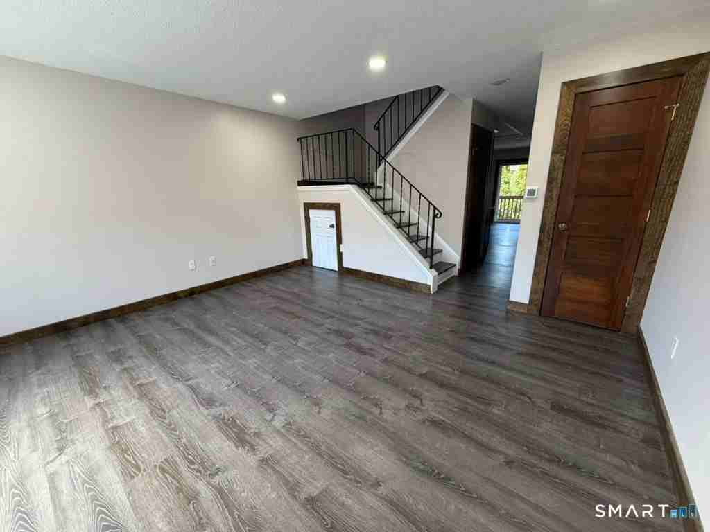 35 Leslie Rd #L - Photo 4 of 28