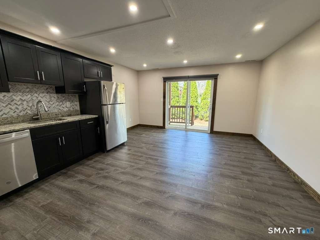 35 Leslie Rd #L - Photo 5 of 28