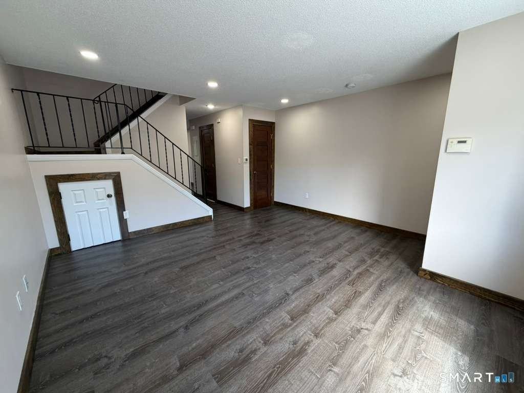 35 Leslie Rd #L - Photo 6 of 28