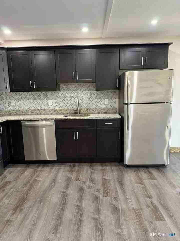 35 Leslie Rd #L - Photo 7 of 28