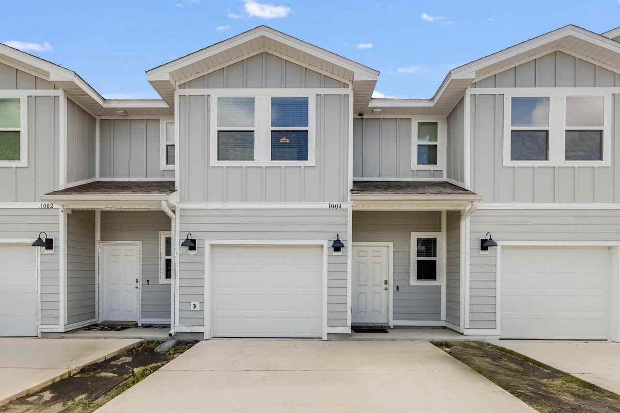 1004 Mclaren Cir - Photo 2 of 33