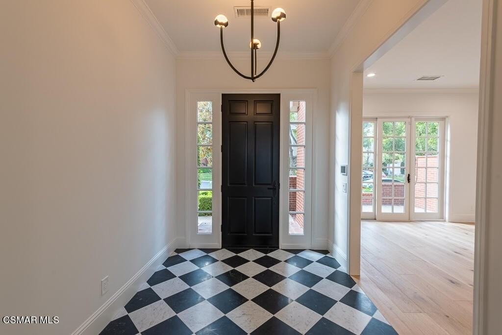 2390 Crombie Ct - Photo 5 of 50