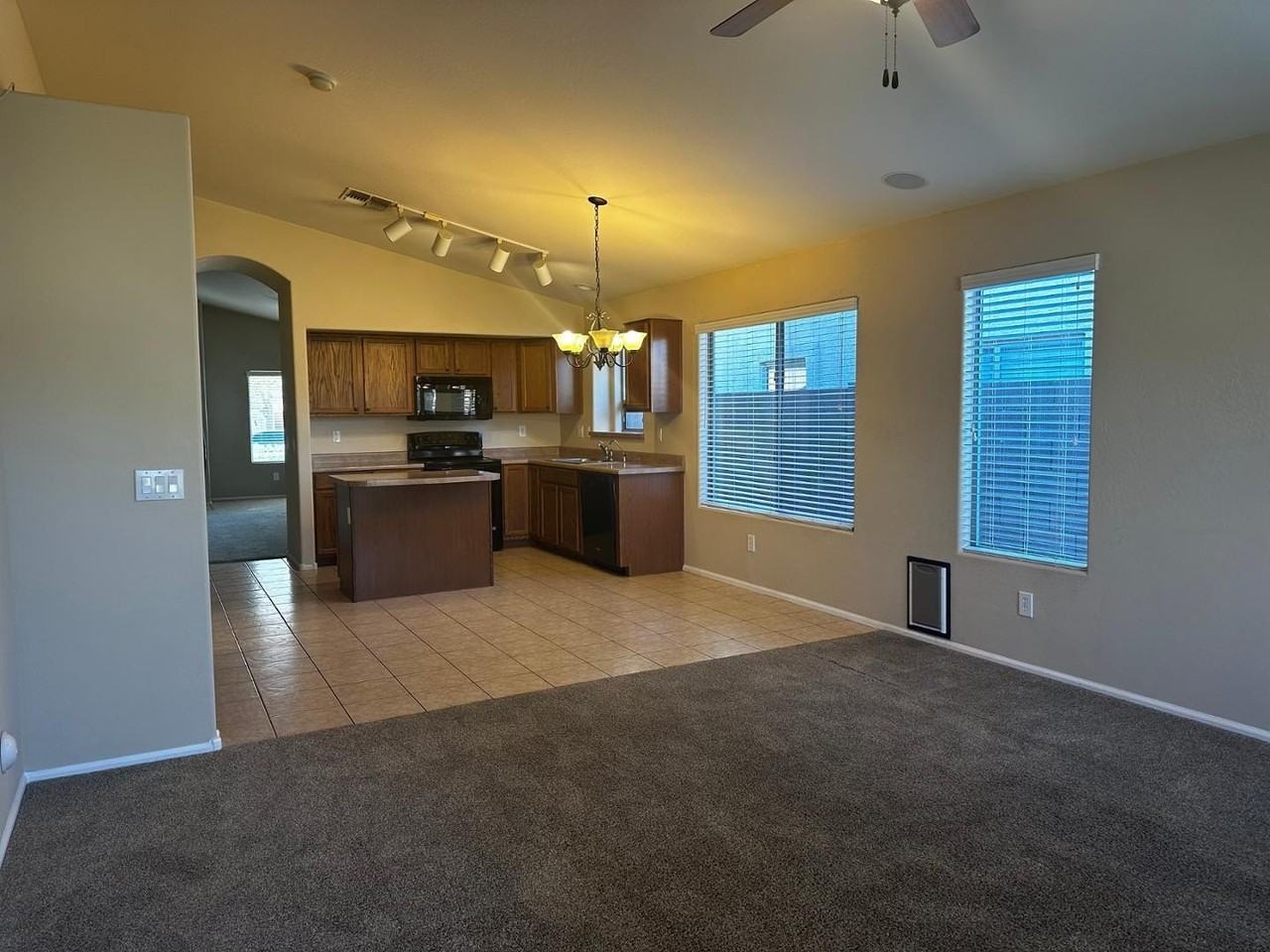 1672 W Paisley Dr - Photo 2 of 11