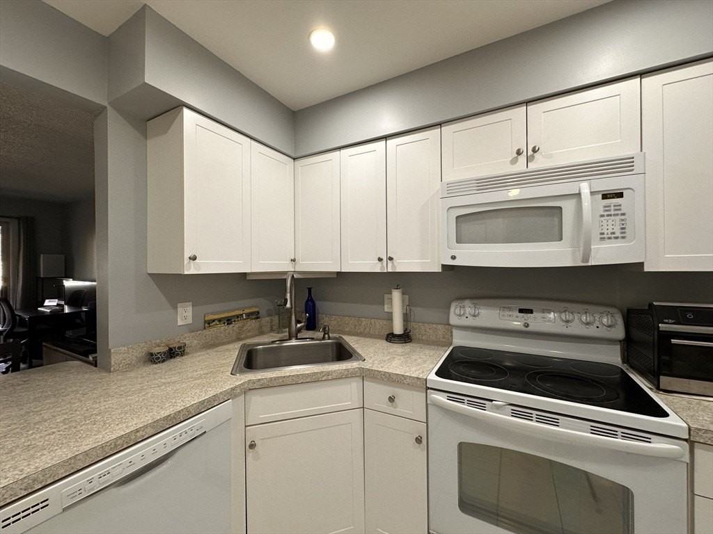 100 Rosemary Way - Photo 2 of 17