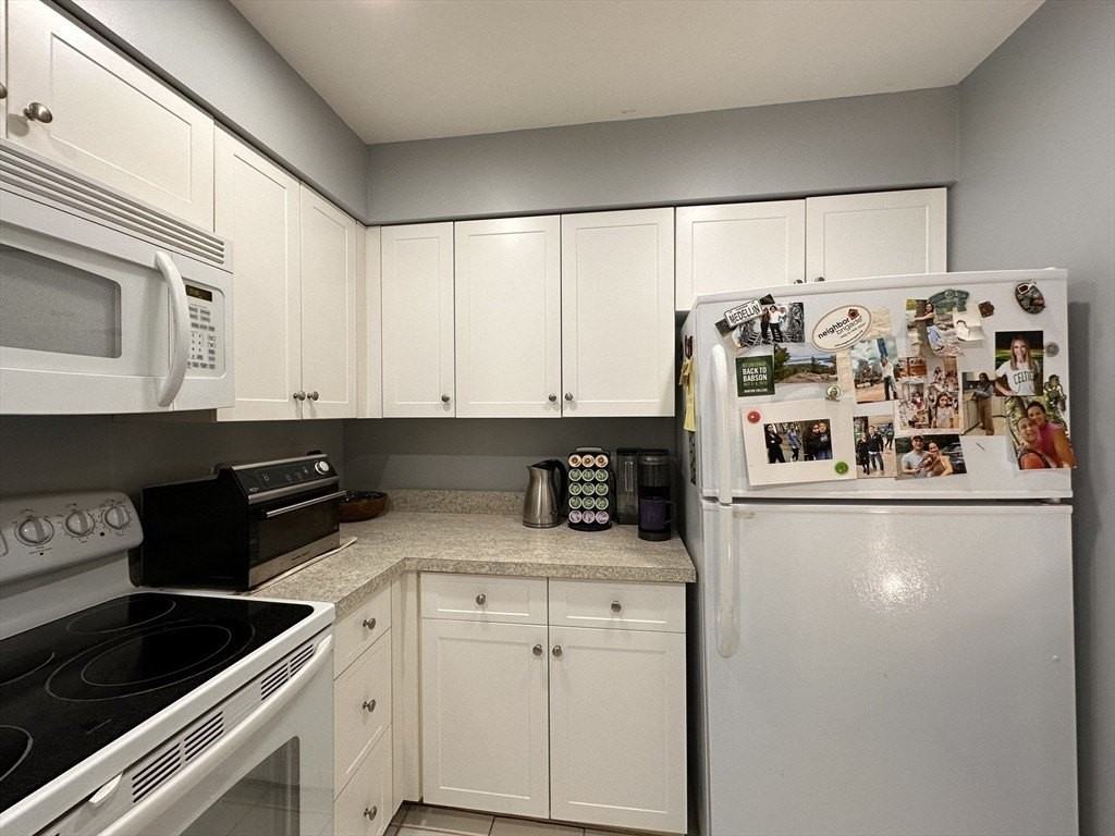 100 Rosemary Way - Photo 3 of 17