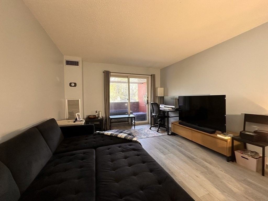 100 Rosemary Way - Photo 6 of 17