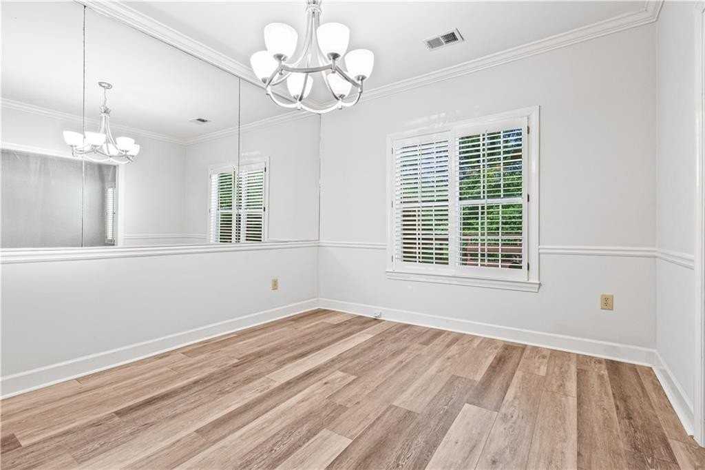 1160 Windsor Pkwy #8 - Photo 7 of 30
